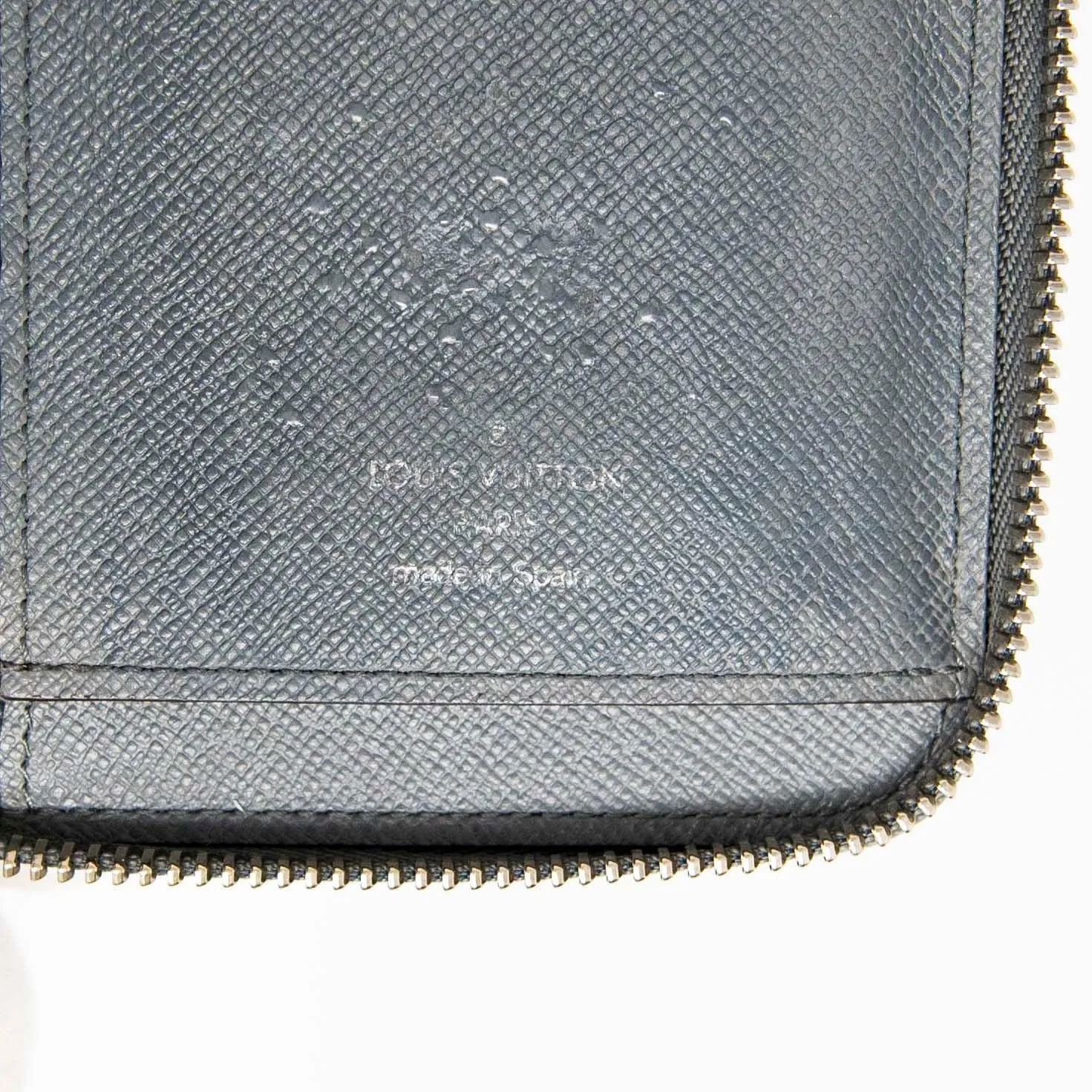 Louis Vuitton Grey Taiga Zippy Wallet