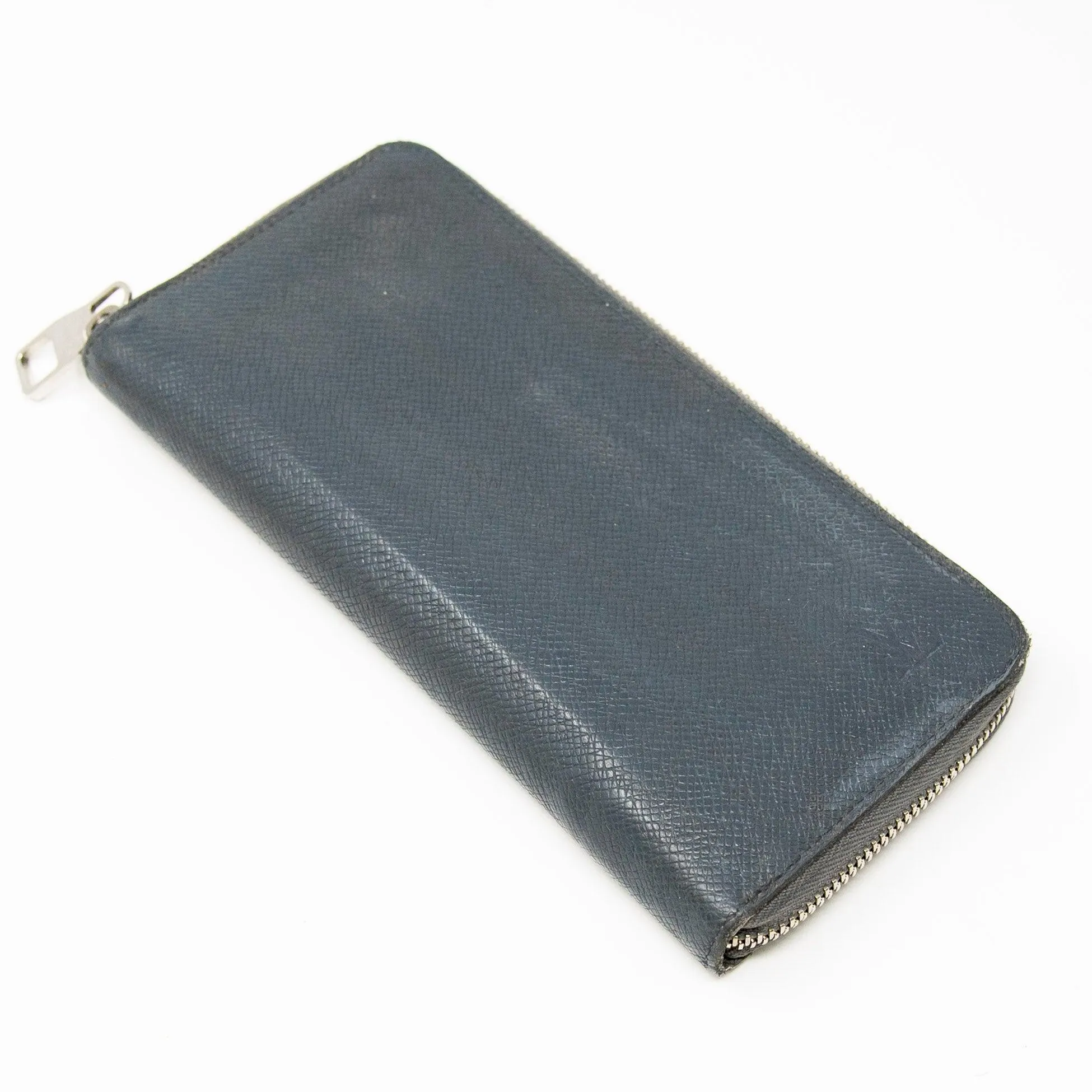 Louis Vuitton Grey Taiga Zippy Wallet