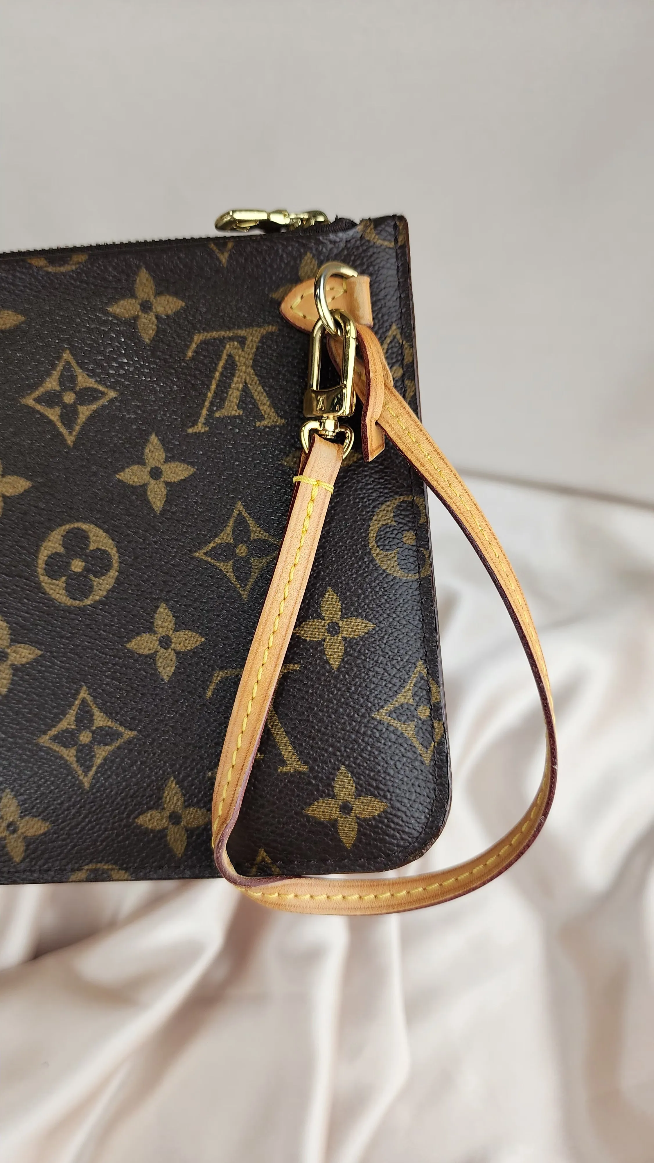 Louis Vuitton Monogram Neverfull MM Pouch - 898