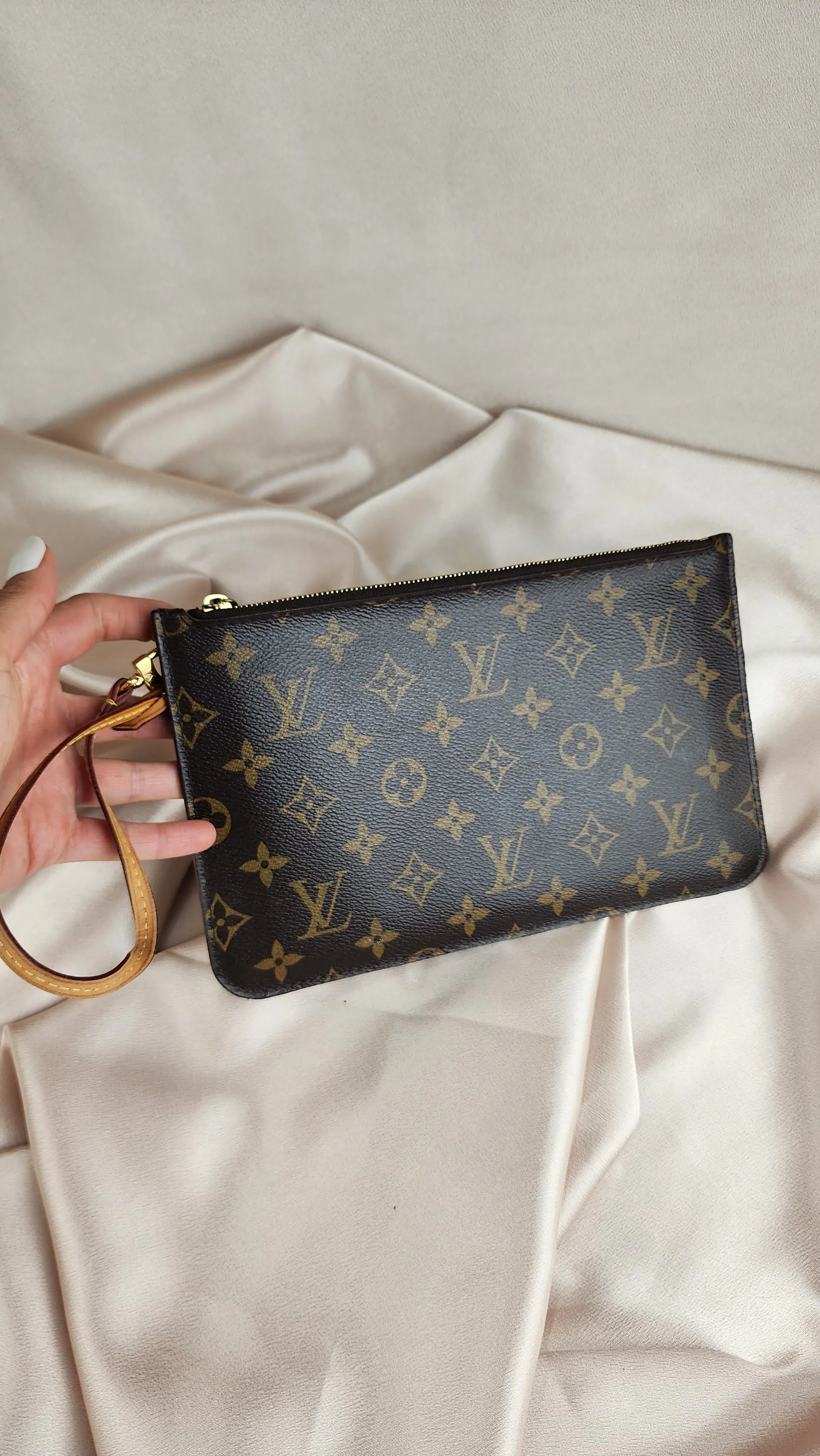 Louis Vuitton Monogram Neverfull MM Pouch - 898