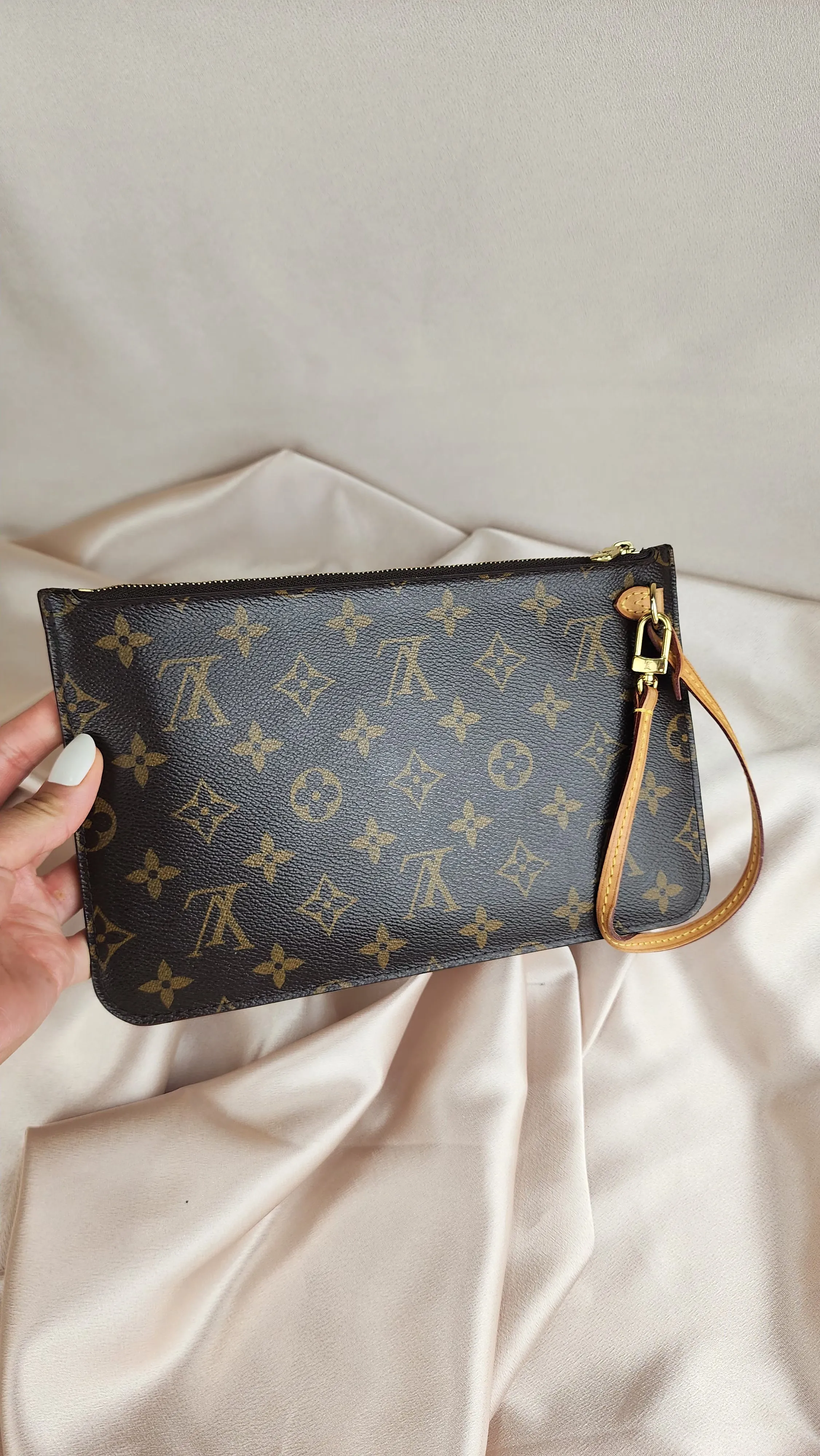 Louis Vuitton Monogram Neverfull MM Pouch - 898